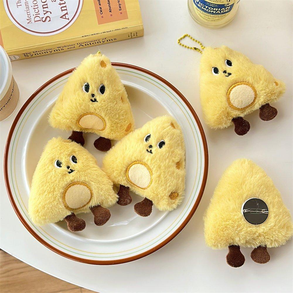 現貨 可愛毛絨起司起司掛件百搭卡通公仔鑰匙圈學生包包掛飾少女心胸針 起司吊飾 起司別針-細節圖3