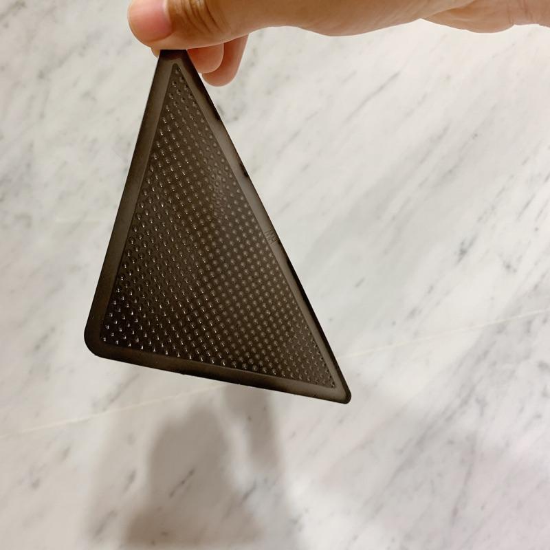 現貨4入 地毯止滑貼片 地墊止滑貼片 矽膠 止滑墊片 防滑貼片 止滑墊 止滑貼片 可重複 止滑 防滑 止滑貼 地墊 地毯-細節圖6