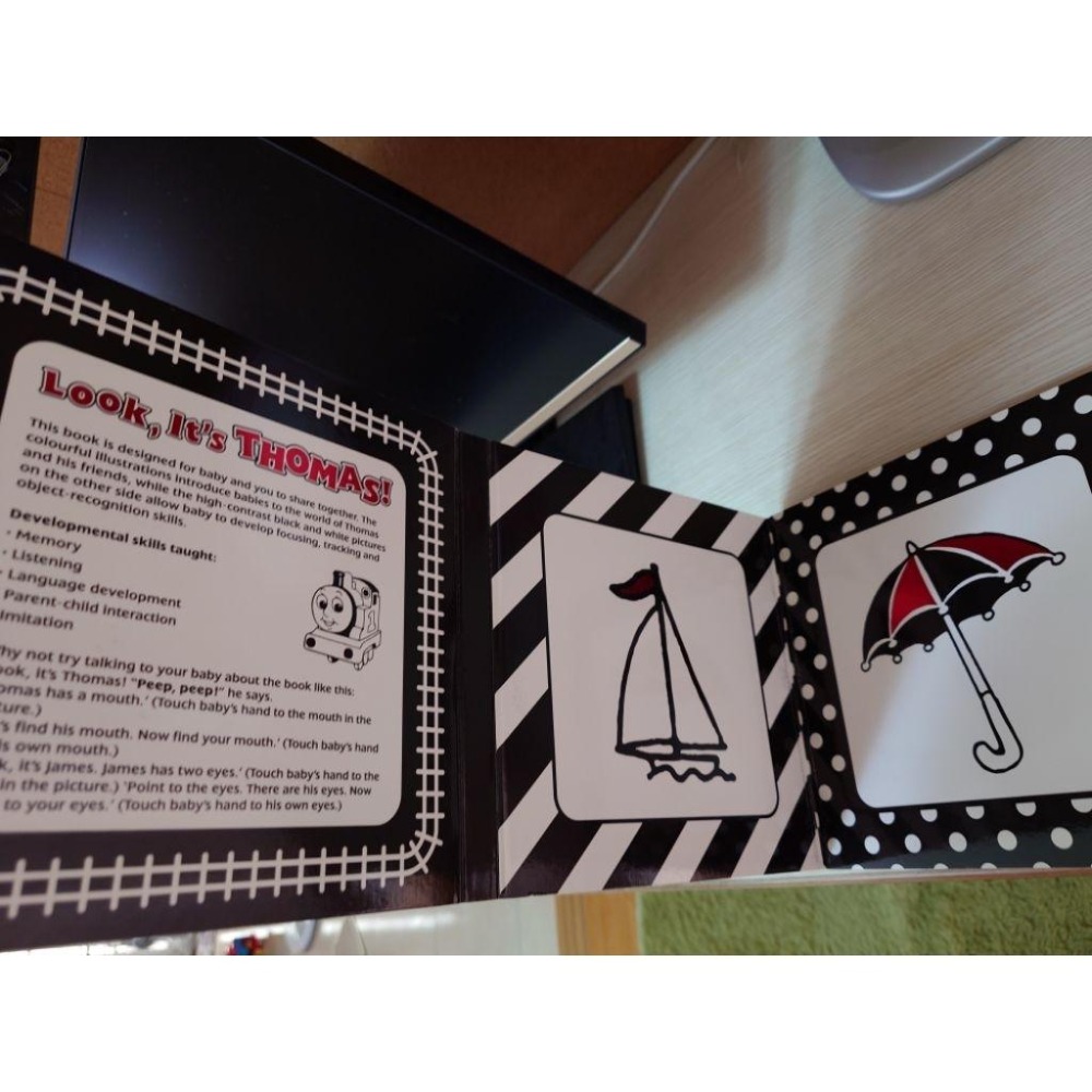 THOMAS & FRIENDS~Look,it＇s THOMAS! 湯瑪士小火車 寶寶黑白圖書-細節圖3