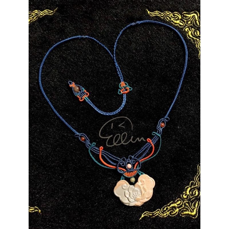 海洋石 荷花如意鎖雕刻墜飾 蠟線編織套鍊/項鍊/項鏈/項鍊繩/編繩/菊花石 墜飾不可拆 N01-細節圖2