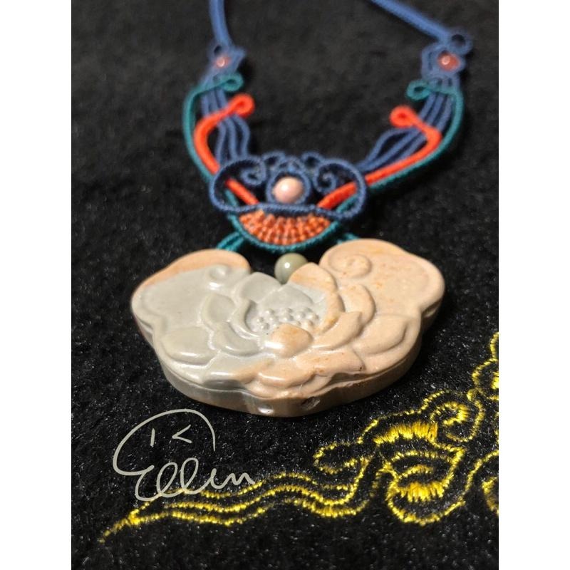 海洋石 荷花如意鎖雕刻墜飾 蠟線編織套鍊/項鍊/項鏈/項鍊繩/編繩/菊花石 墜飾不可拆 N01-細節圖4