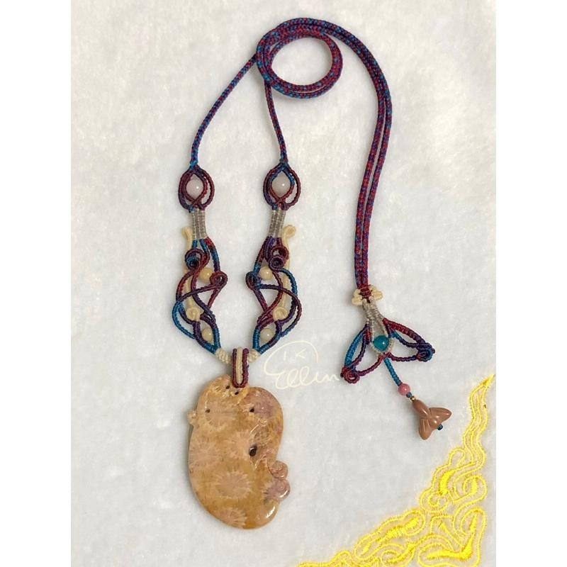 珊瑚玉 古風瑞獸雕刻牌件 蠟線編織套鍊/項鍊/項鏈/項鍊繩/編繩/菊花石 墜飾不可拆  N02-細節圖3