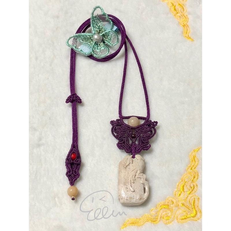 珊瑚玉 喜上眉梢 雕刻吊墜 古典墜頭設計 蠟線編織套鍊/項鍊/項鏈/項鍊繩/編繩/菊花石 墜飾不可拆 N04-細節圖4