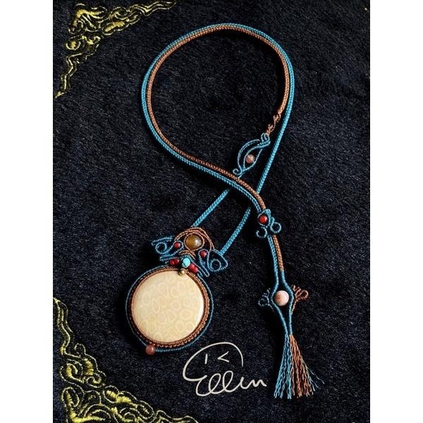 珊瑚玉 大器圓墜 蠟線編織套鍊/項鍊/頸鍊/編繩/菊花石 鎖骨鏈 招財納福寓意 墜飾不可拆 N18-細節圖2