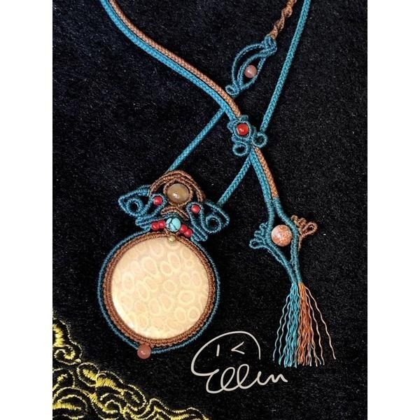 珊瑚玉 大器圓墜 蠟線編織套鍊/項鍊/頸鍊/編繩/菊花石 鎖骨鏈 招財納福寓意 墜飾不可拆 N18-細節圖3