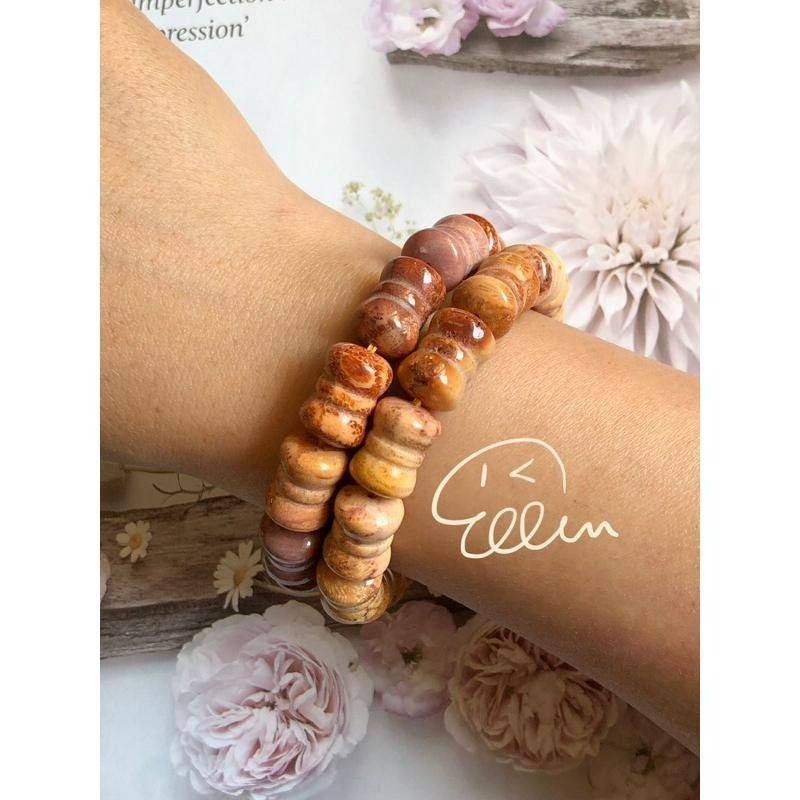 珊瑚玉 雙圓頭似蝴蝶結 造型手串/手珠/偏深紅 偏橘黃 兩款/大器 有份量 彈性線 B610-細節圖8