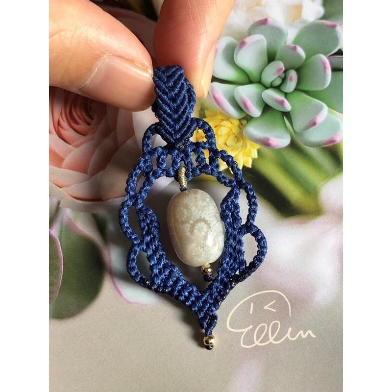 珊瑚玉 波紋流線設計 灰白色系桶珠墜 蠟線編織吊飾/墜飾/吊墜/編繩 菊花石 不含項鍊 P12-細節圖3