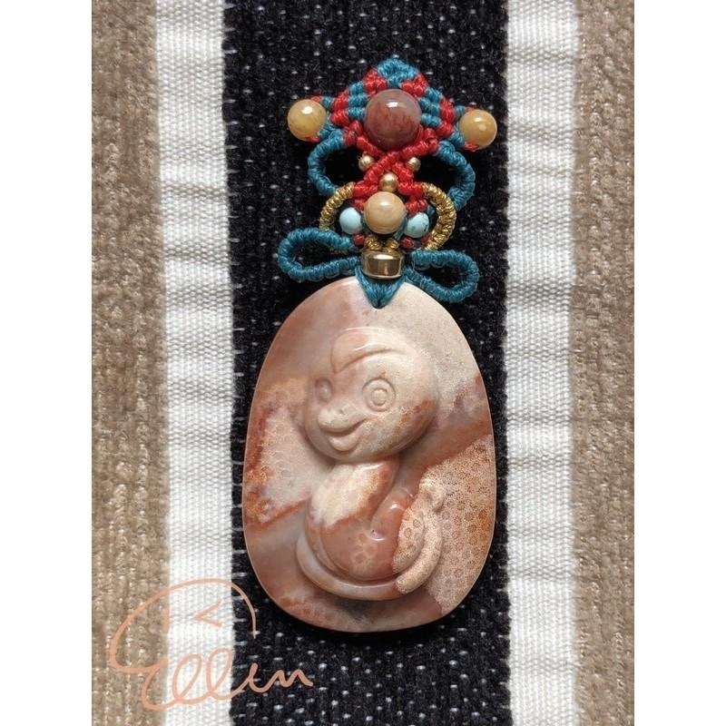 珊瑚玉 可愛蛇雕刻  生肖墜飾 蠟線編織掛件/包掛/掛飾/菊花石 G36-細節圖3