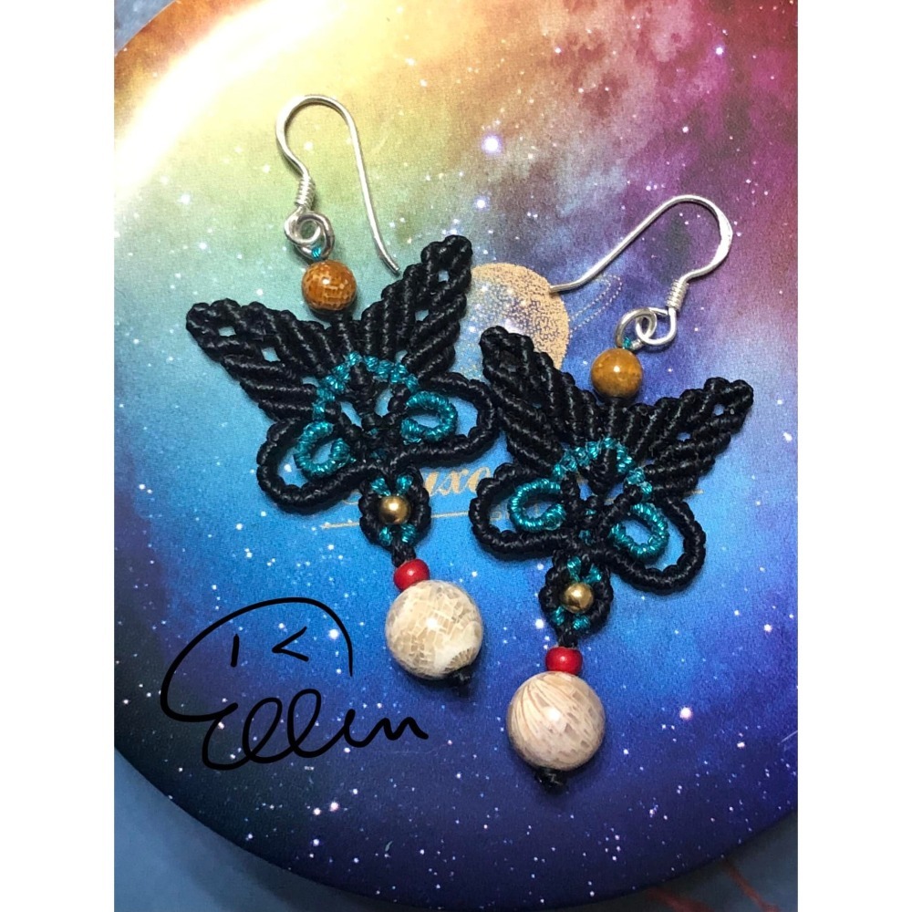 珊瑚玉珠 翩翩蝶影 蠟線編織耳環/耳勾/耳鉤/耳墜/編繩/菊花石 925純銀 E03-細節圖3