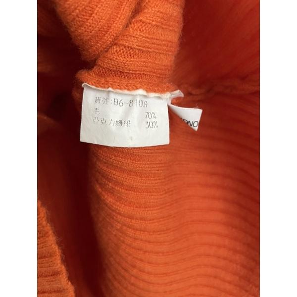 二手九成新Uniqlo 風長袖橘色亮色上衣香港製 簡約 素色 純色-細節圖3