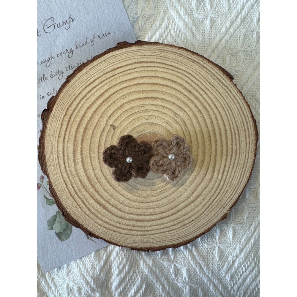 編織手作髮夾 小珍珠小花髮夾(兩朵) 毛線手作髮夾-規格圖3