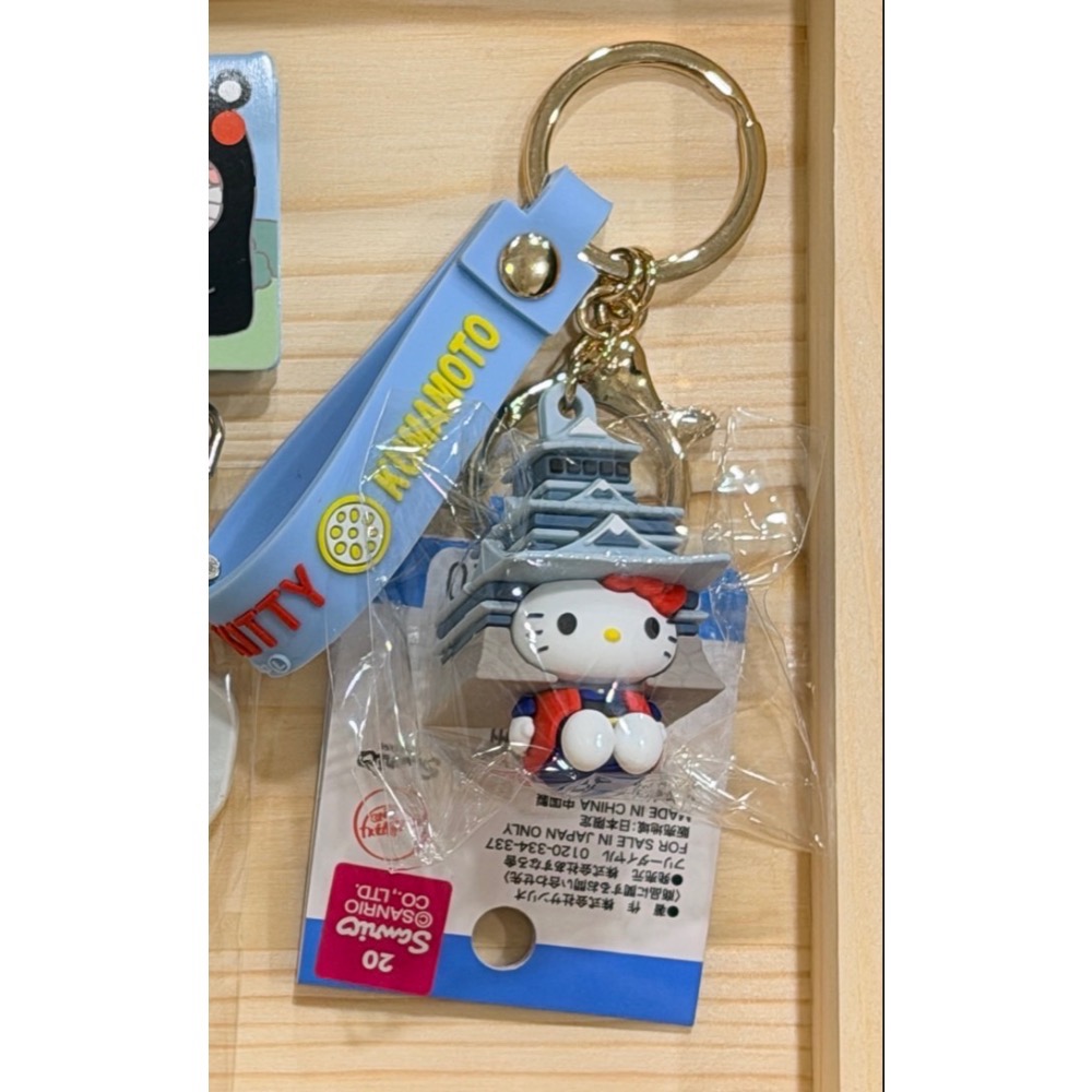 【日本限定】Hello Kitty x Kumamon 熊本限定鑰匙圈/皮革吊飾（熊本城限定款）-規格圖1