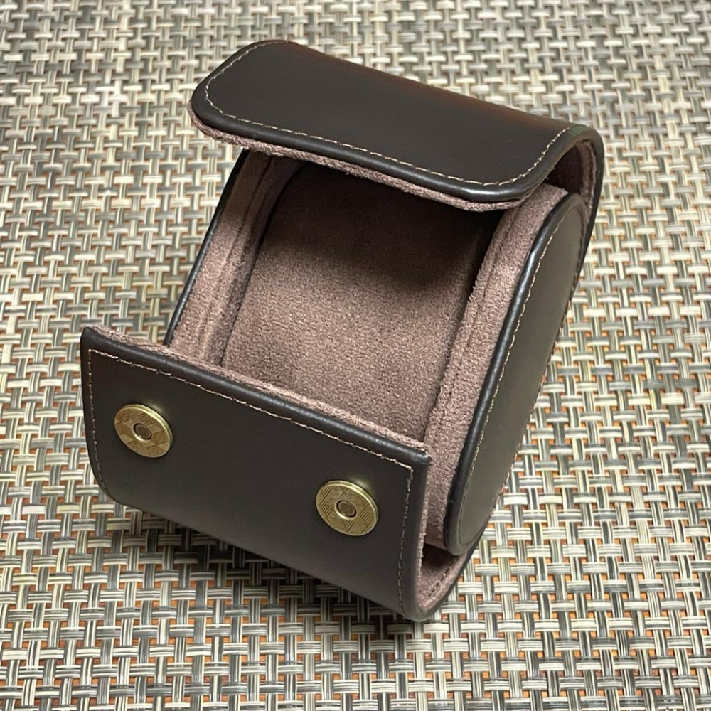 雙開深咖啡色單支旅行用錶盒 頭層皮單只快扣錶盒 單支入真皮手錶收納盒 出國用真皮旅行錶盒 真皮攜帶錶盒-細節圖4