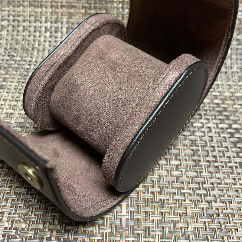 雙開深咖啡色單支旅行用錶盒 頭層皮單只快扣錶盒 單支入真皮手錶收納盒 出國用真皮旅行錶盒 真皮攜帶錶盒-細節圖6