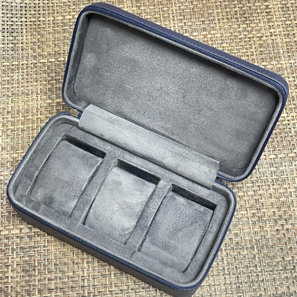 三支旅行真皮藍色納帕紋錶盒 頭層皮手錶收納包 腕錶收藏旅行包 拉鏈式 三支方型錶盒 藍色錶盒 購買贈送首飾枕一個-細節圖3