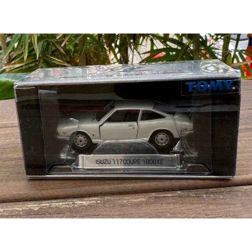 TOMICA LIMITED 0014 ISUZU 117 COUPE 1800XE