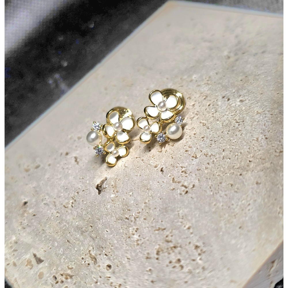 Mo&An飾品✨【特別優惠】316L鈦鋼  水滴花戒指+白花珍珠輕奢耳夾 TT-01【台灣現貨】-細節圖3