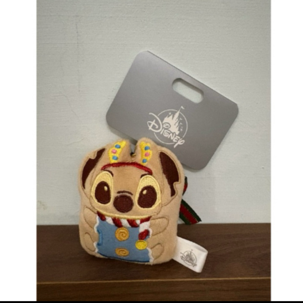 現貨 日本🇯🇵迪士尼商店購入 全新 奇奇蒂蒂雪人聖誕娃娃 史迪奇薑餅人吊飾-細節圖3