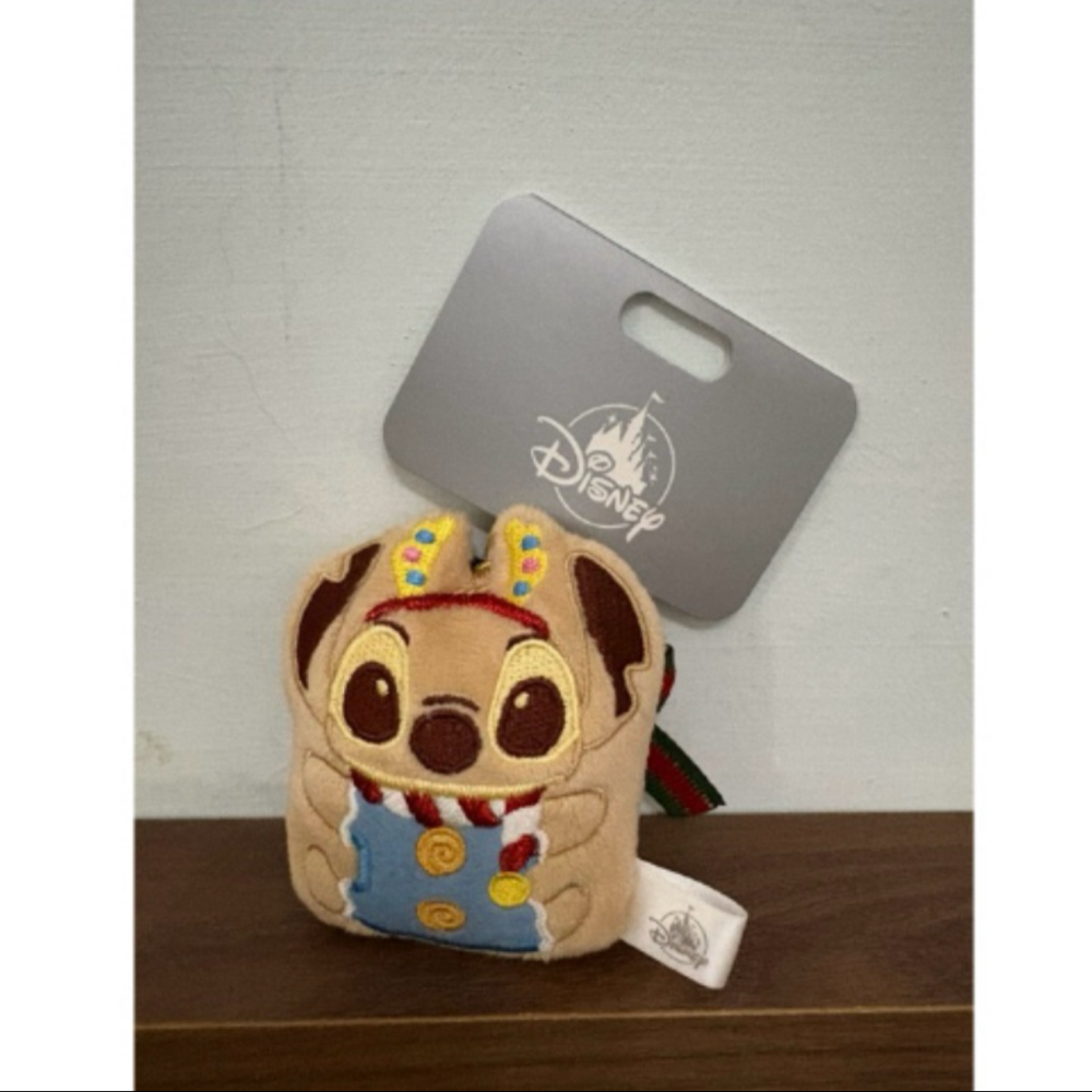 現貨 日本🇯🇵迪士尼商店購入 全新 奇奇蒂蒂雪人聖誕娃娃 史迪奇薑餅人吊飾-規格圖3