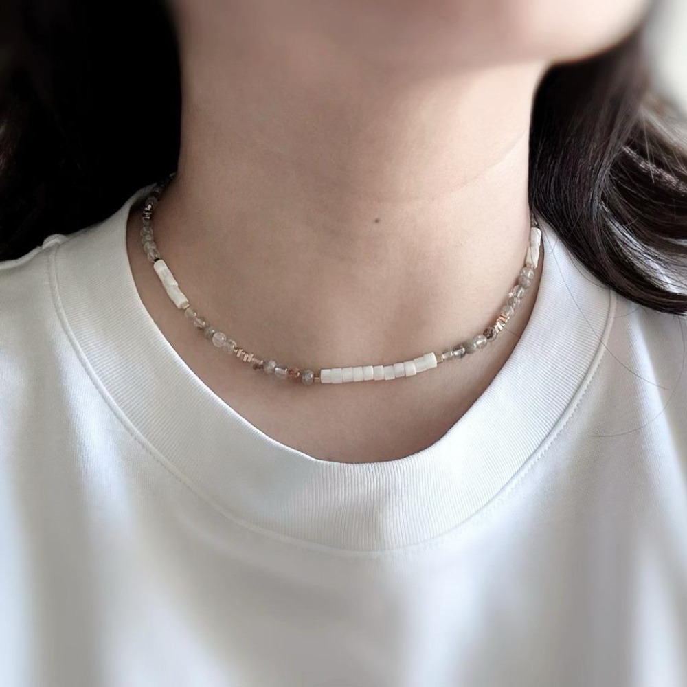 ［zoeverglow] 彩幽靈 × 白母貝 頸鍊+手鍊套組｜文青 自然系｜靜謐 微光 百搭 療癒-細節圖3