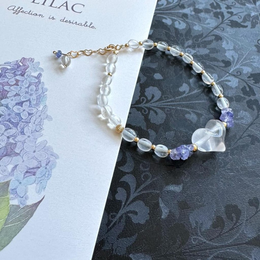 ［zoeverglow] 奶白晶x坦桑石x白水晶14kgf手鍊｜屁桃愛心 白水晶米珠｜靈感 • 勇氣 • 淨化 • 療癒-細節圖3