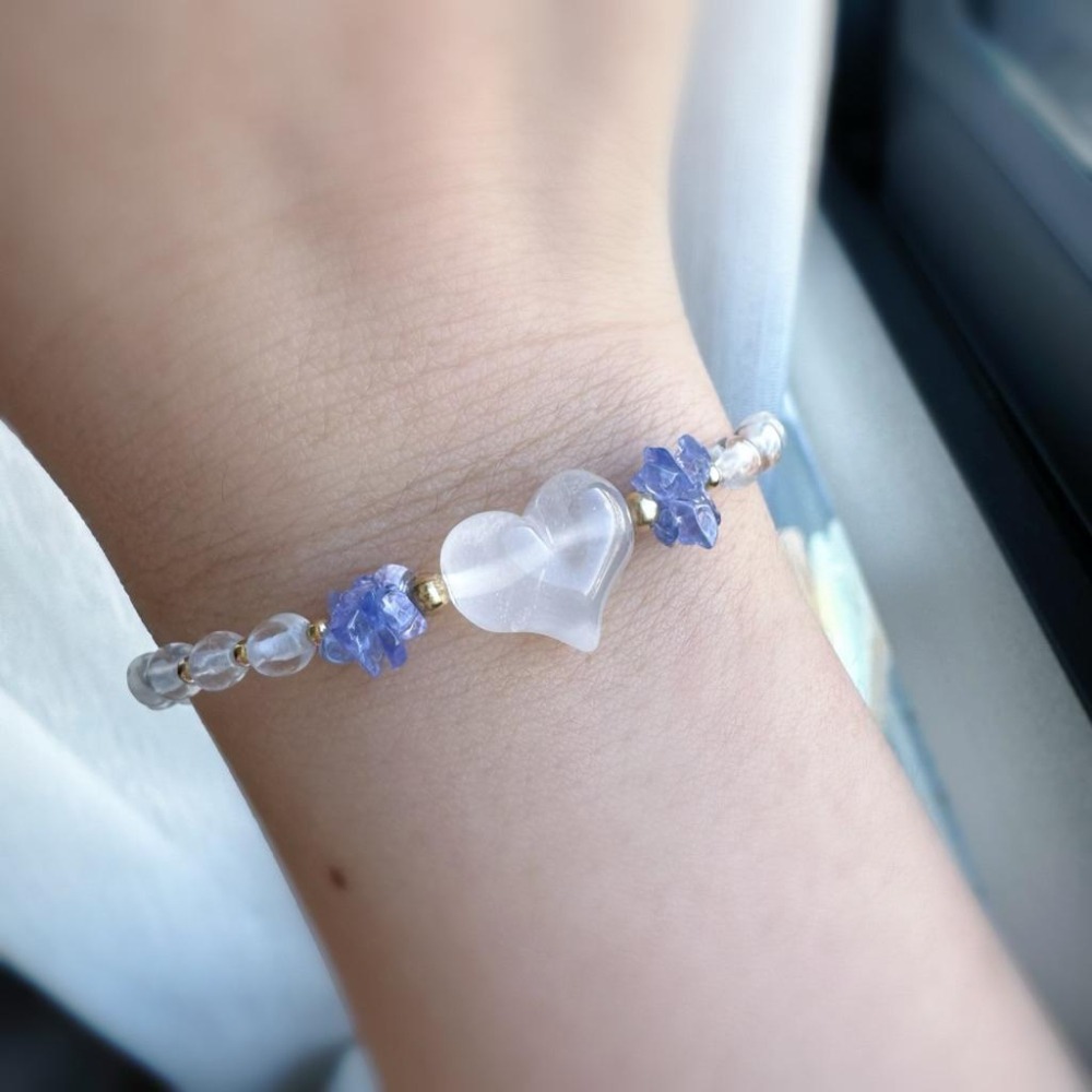 ［zoeverglow] 奶白晶x坦桑石x白水晶14kgf手鍊｜屁桃愛心 白水晶米珠｜靈感 • 勇氣 • 淨化 • 療癒-細節圖4