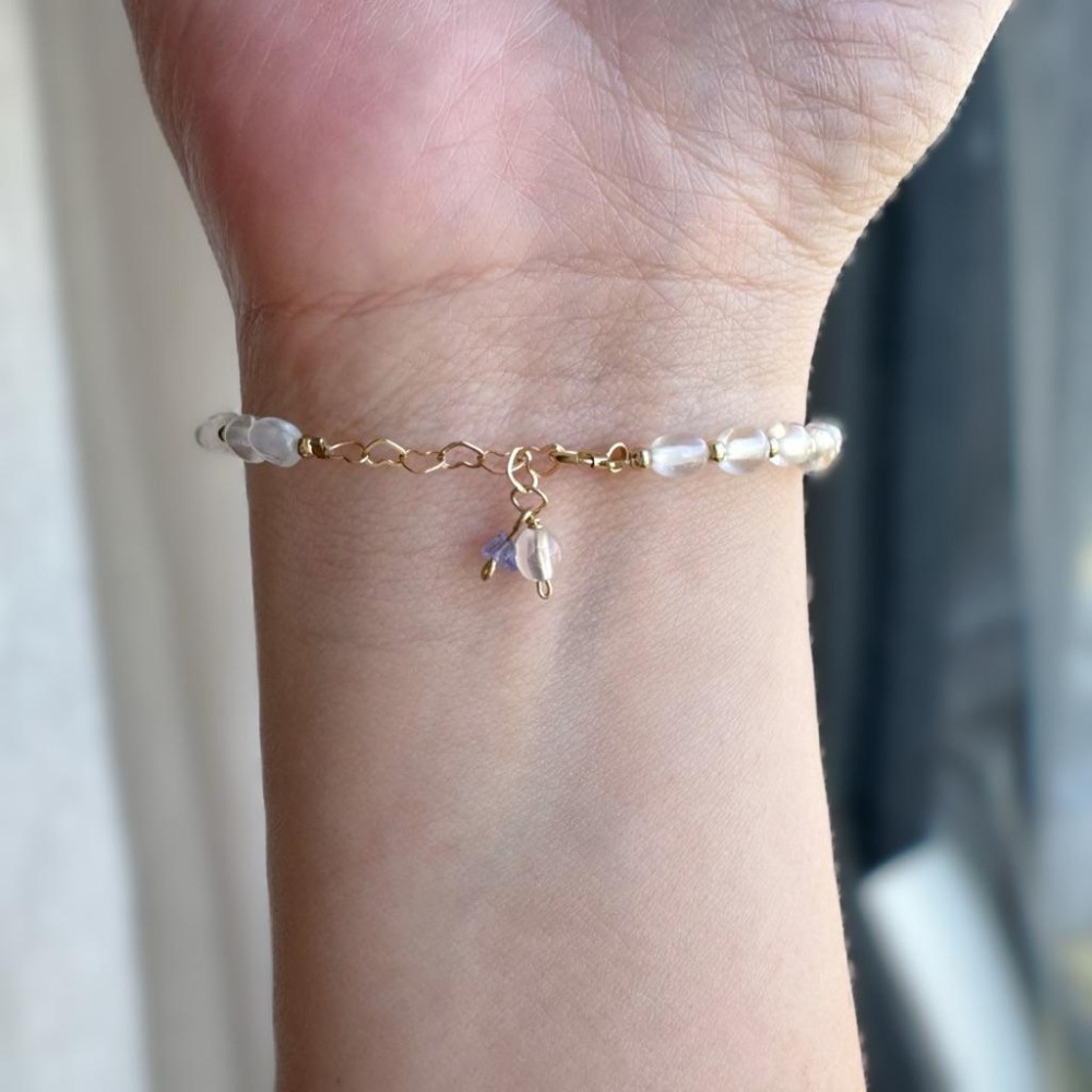 ［zoeverglow] 奶白晶x坦桑石x白水晶14kgf手鍊｜屁桃愛心 白水晶米珠｜靈感 • 勇氣 • 淨化 • 療癒-細節圖9