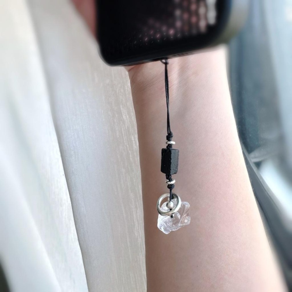［zoeverglow] 白水晶x黑碧璽 手機掛飾｜淨化 避邪｜原石風-細節圖7