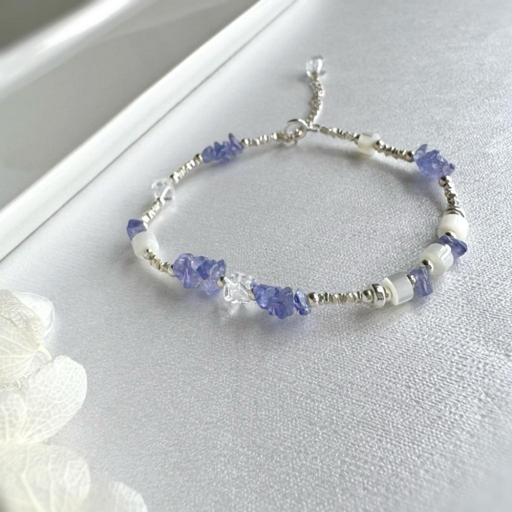 ［zoeverglow] 坦桑石x白母貝x白水晶 s925純銀手鍊｜碎銀幾兩｜柔光・靜謐・平靜 • 療癒-細節圖4