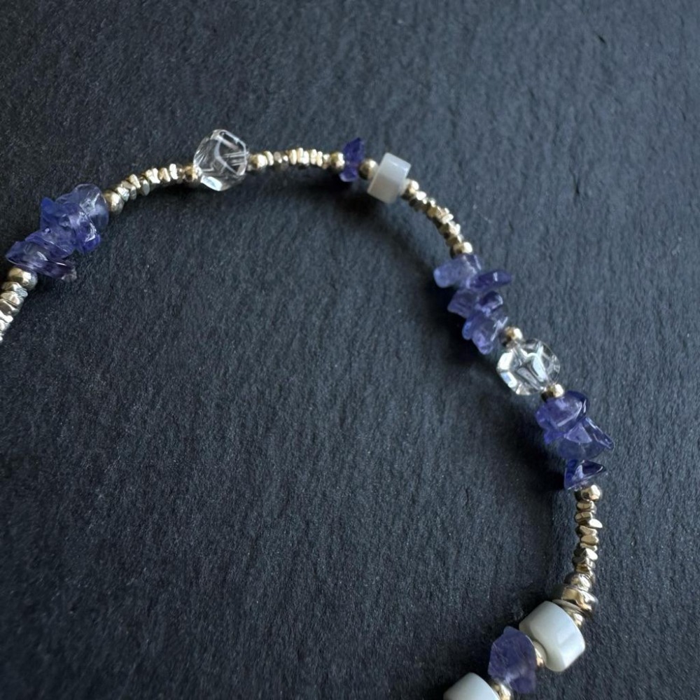 ［zoeverglow] 坦桑石x白母貝x白水晶 s925純銀手鍊｜碎銀幾兩｜柔光・靜謐・平靜 • 療癒-細節圖5