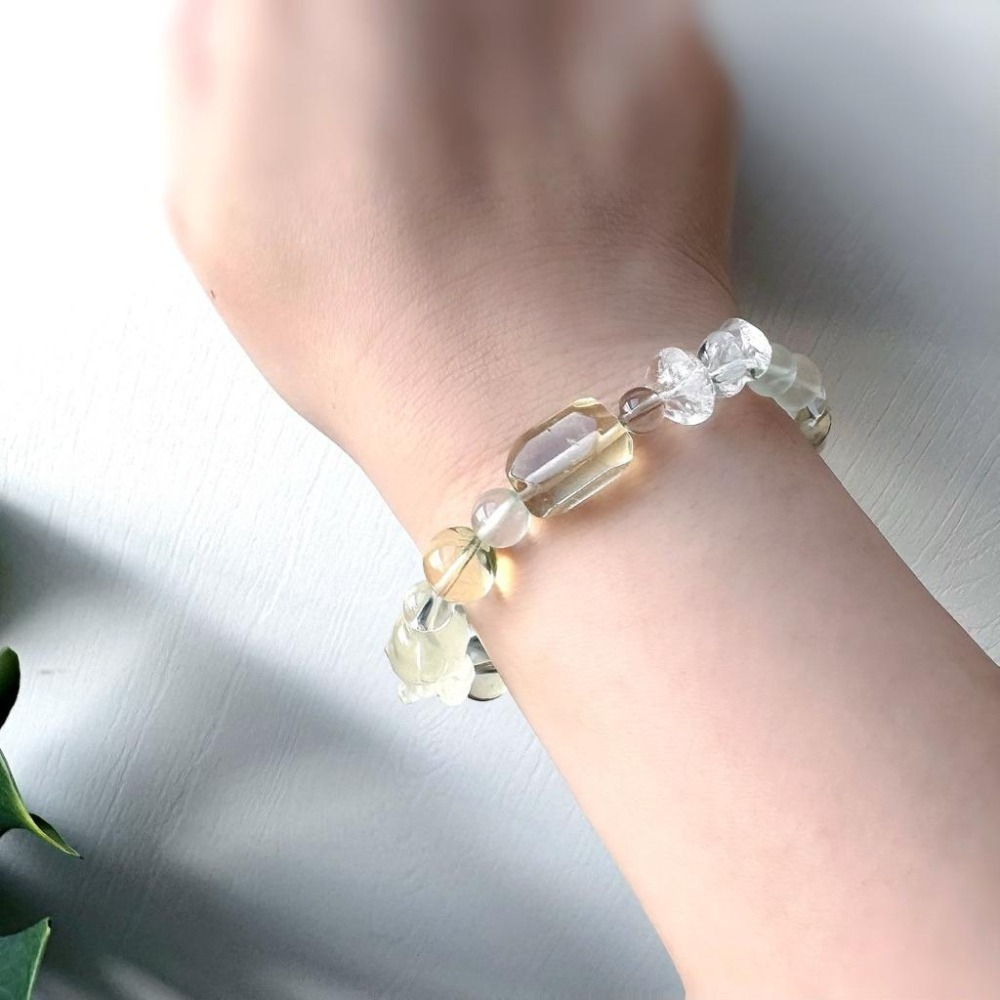 ［zoeverglow] 竹葉青x檸檬黃水晶熊熊x葡萄石x白水晶手串｜魔晶宙斯 全水晶款｜財運 守護 安定 清新 療癒-細節圖6