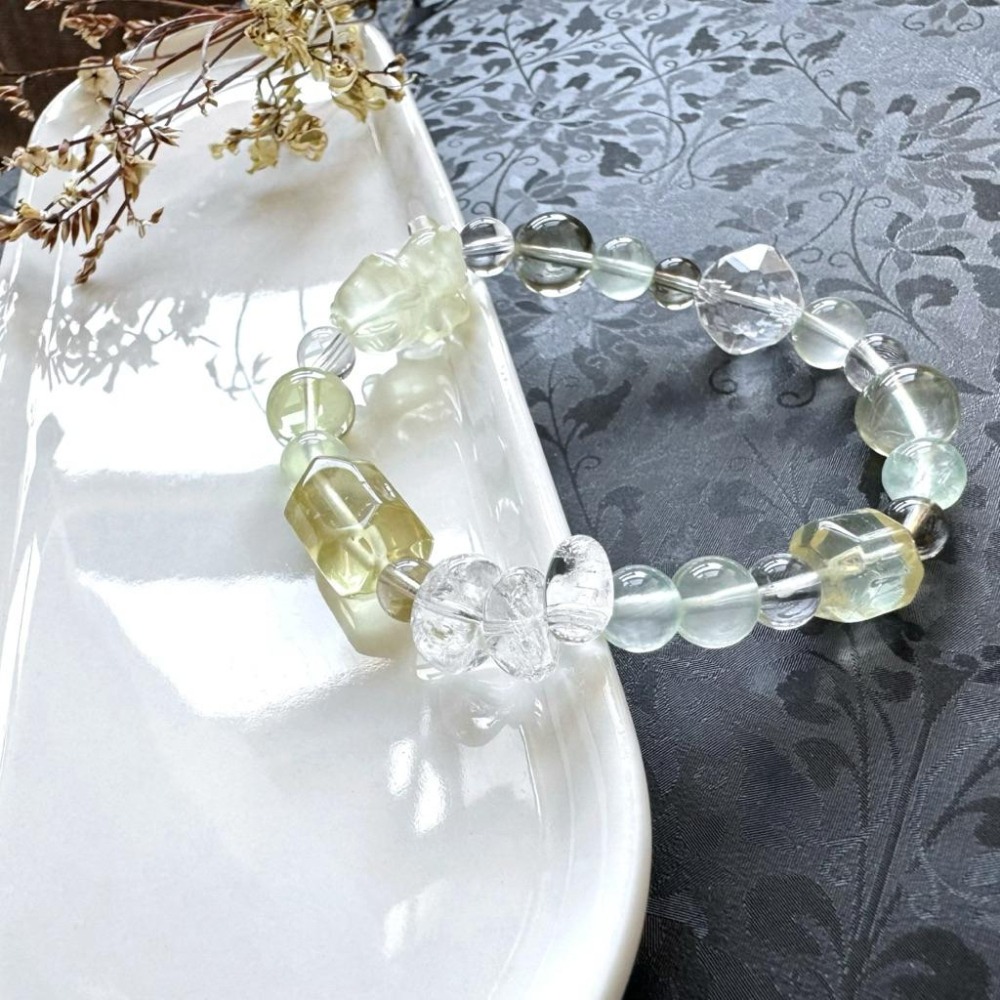 ［zoeverglow] 竹葉青x檸檬黃水晶熊熊x葡萄石x白水晶手串｜魔晶宙斯 全水晶款｜財運 守護 安定 清新 療癒-細節圖9