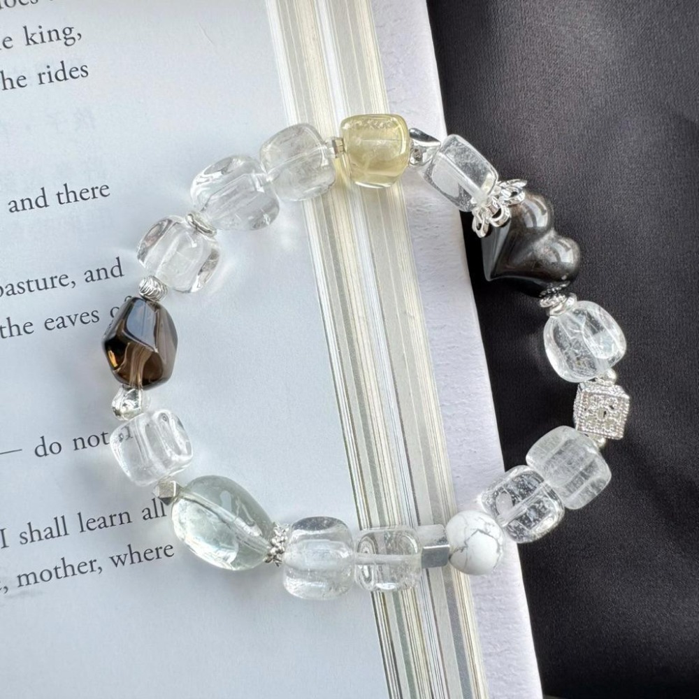 [zoeverglow] 銀曜石屁桃愛心x白水晶冰塊手串｜檸檬黃水晶 綠水晶 白松石 茶水晶|文青療癒 清透 細閃 清新-細節圖3