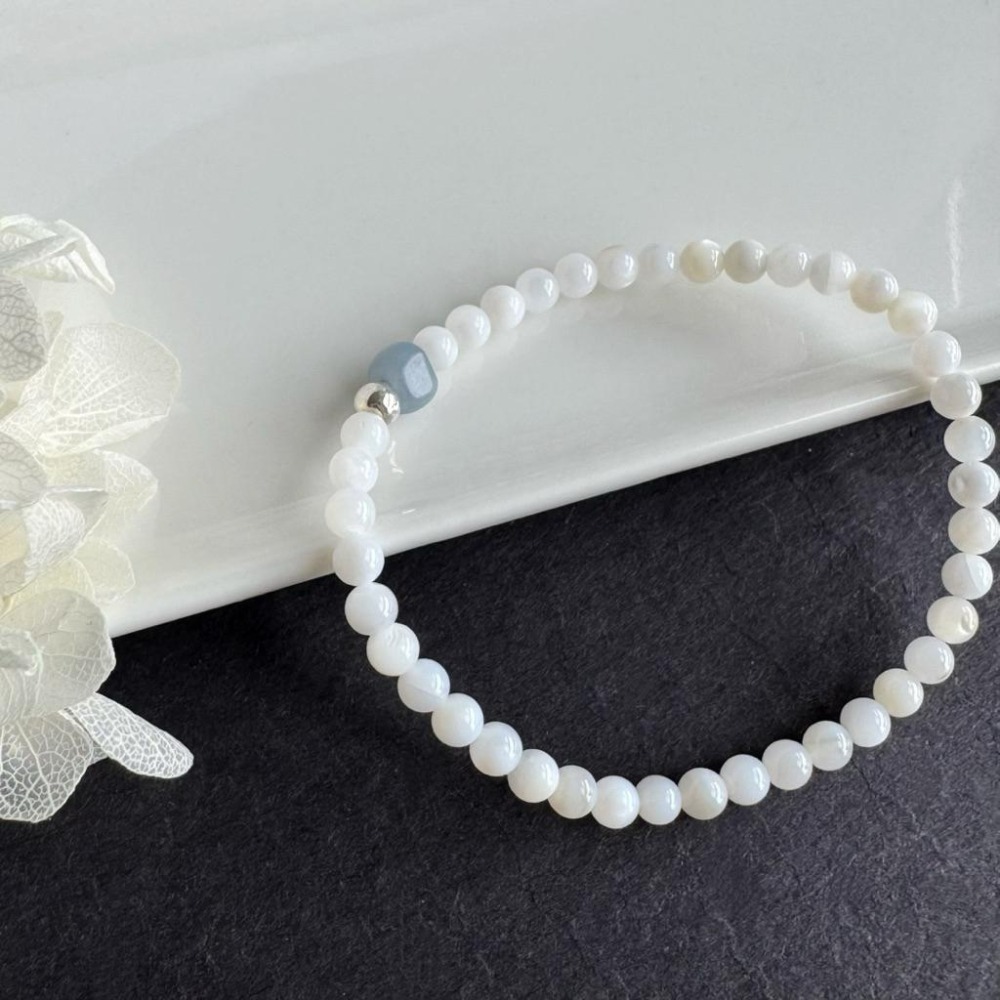 ［zoeverglow] 藍天使石xs925純銀x白母貝手串｜有機｜疊戴 細款 霧霾藍｜淨化 心靈守護 療癒石-細節圖5