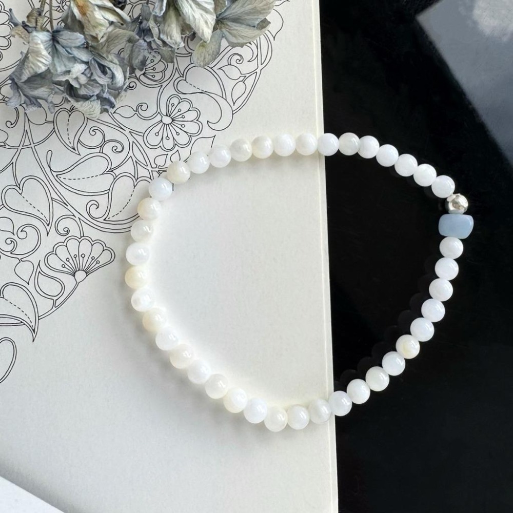 ［zoeverglow] 藍天使石xs925純銀x白母貝手串｜有機｜疊戴 細款 霧霾藍｜淨化 心靈守護 療癒石-細節圖6