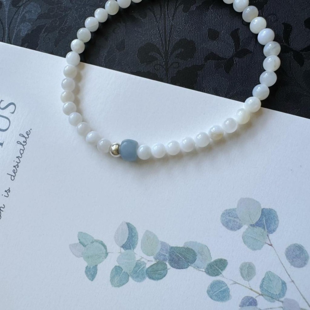 ［zoeverglow] 藍天使石xs925純銀x白母貝手串｜有機｜疊戴 細款 霧霾藍｜淨化 心靈守護 療癒石-細節圖8