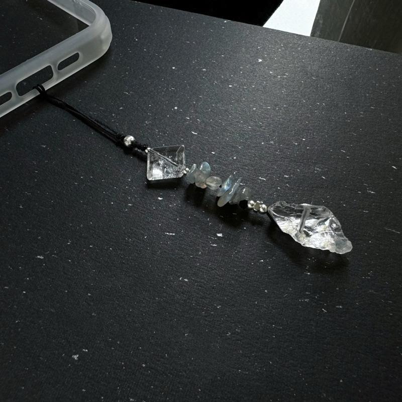 ［zoeverglow] 白水晶x灰月光石 手機掛飾｜白水晶原石 吊飾 冷淡風-細節圖2