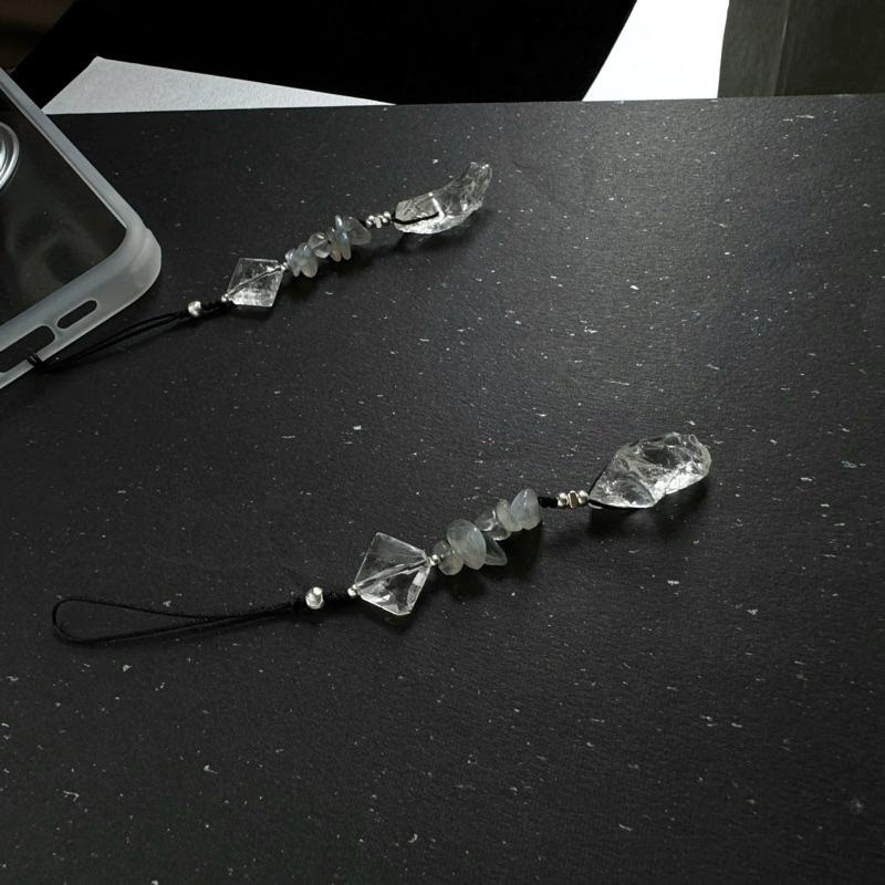 ［zoeverglow] 白水晶x灰月光石 手機掛飾｜白水晶原石 吊飾 冷淡風-細節圖4