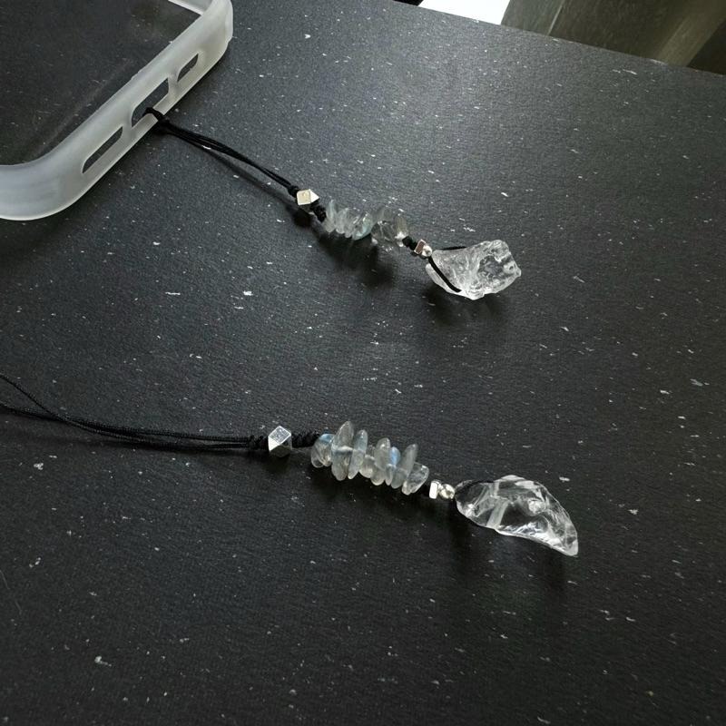 ［zoeverglow] 白水晶x灰月光石 手機掛飾｜白水晶原石 吊飾 冷淡風-細節圖9