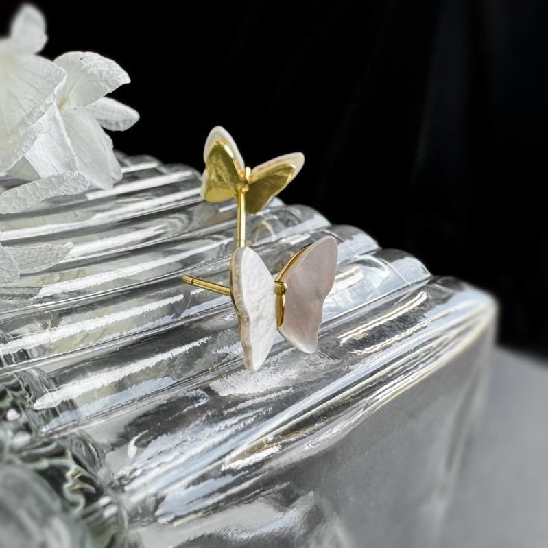 ［zoeverglow] 白蝶貝蝴蝶 耳環｜鍍金 ｜白貝母 耳釘-細節圖5