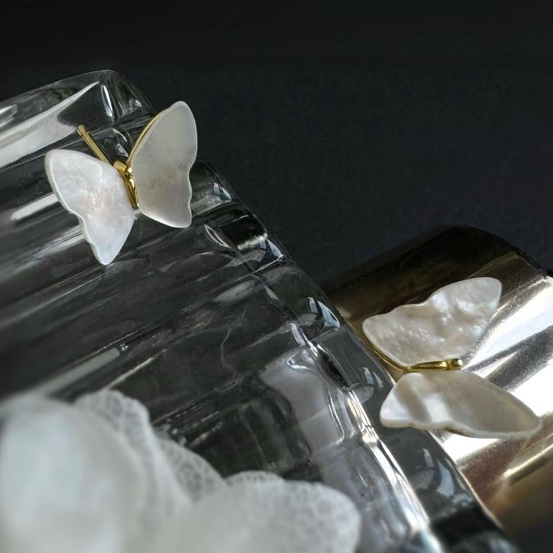 ［zoeverglow] 白蝶貝蝴蝶 耳環｜鍍金 ｜白貝母 耳釘-細節圖8