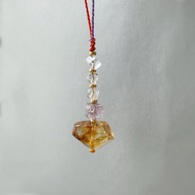 [zoeverglow]九紫離火 黃塔晶x白水晶x紫水晶 手機掛飾｜掛繩 招財 智慧 淨化-細節圖3