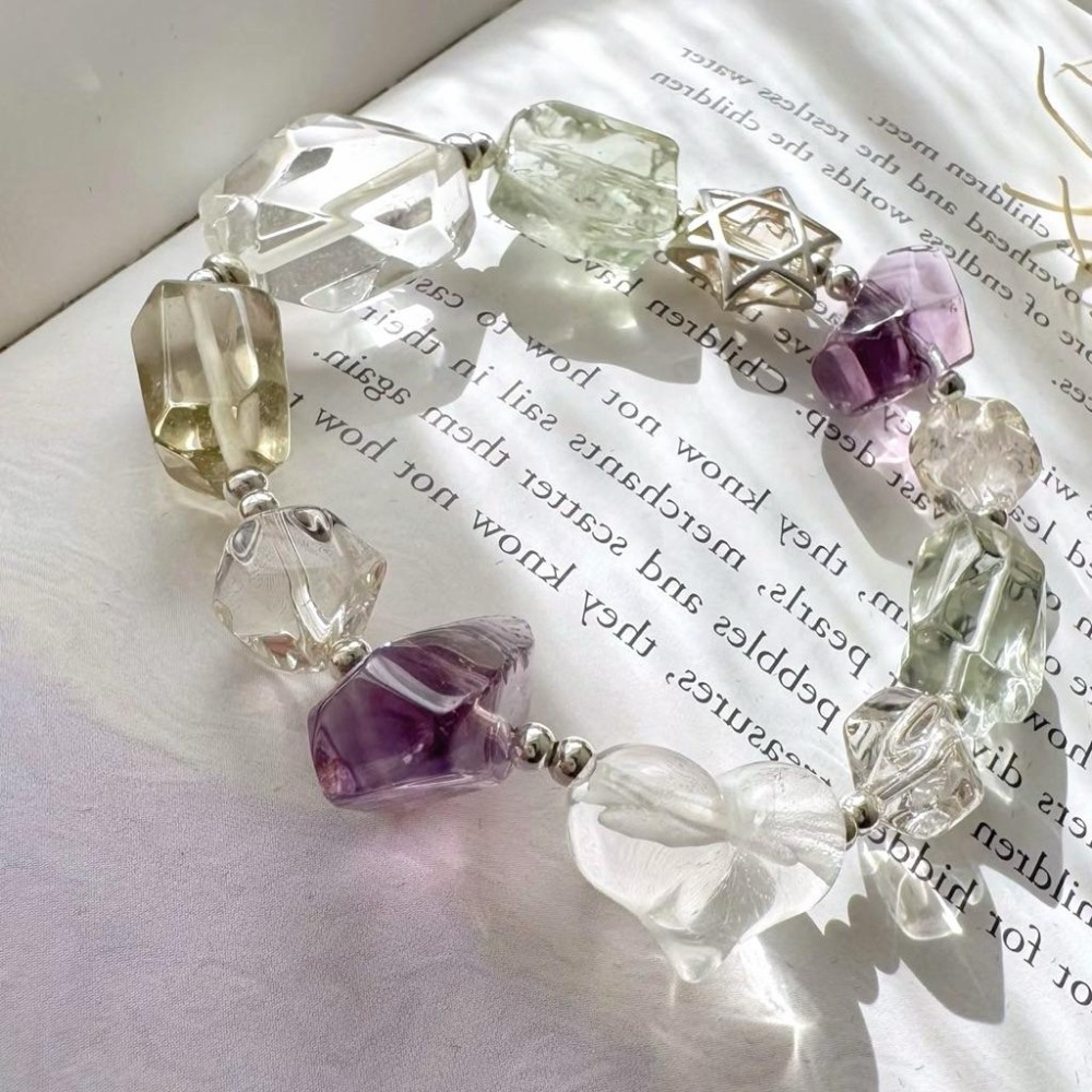 [zoeverglow] < 冰川心星 >綠水晶x白水晶x竹葉青黃水晶x紫水晶s925手串｜屁桃愛心 大水晶 透明系-細節圖6