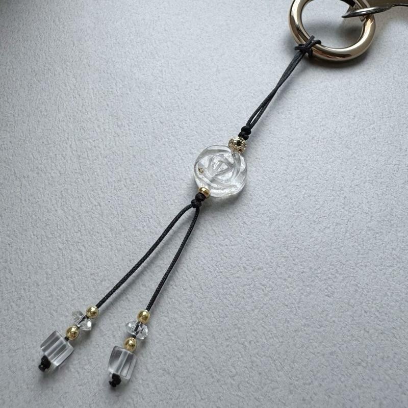 [zoeverglow]白水晶玫瑰花 手機掛飾｜雙面雕刻｜簡約 典雅-細節圖2