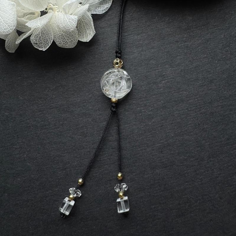 [zoeverglow]白水晶玫瑰花 手機掛飾｜雙面雕刻｜簡約 典雅-細節圖7