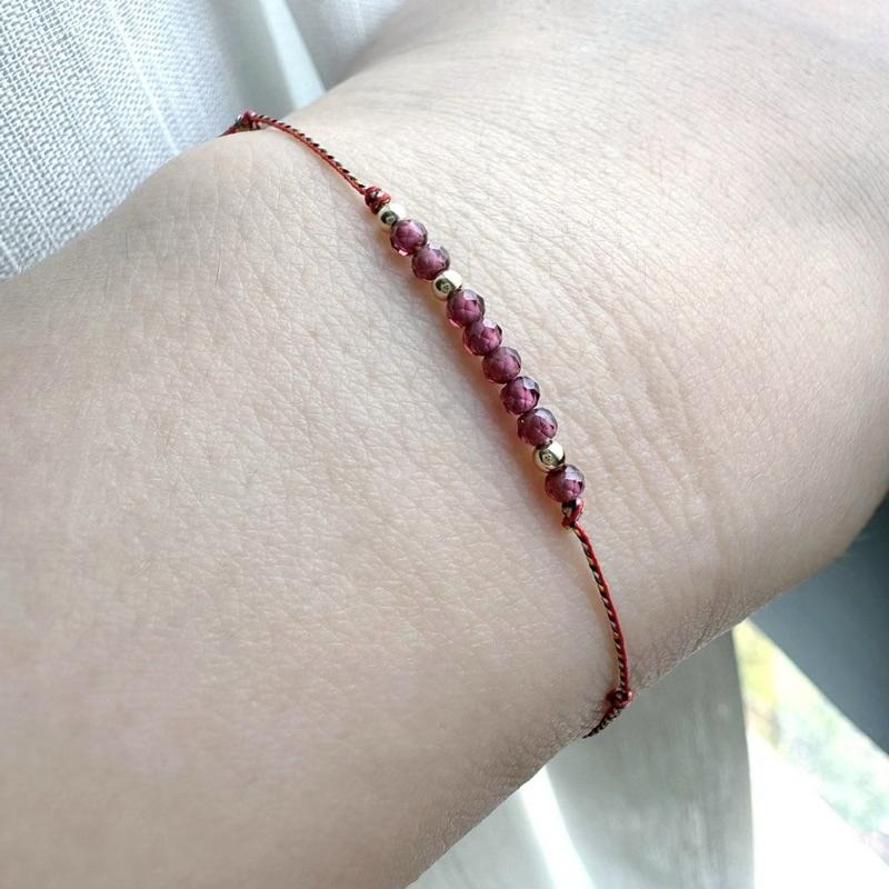 [zoeverglow] 石榴石x五色線手繩｜14kgf 極細 祈福 紅繩 本命年-細節圖5