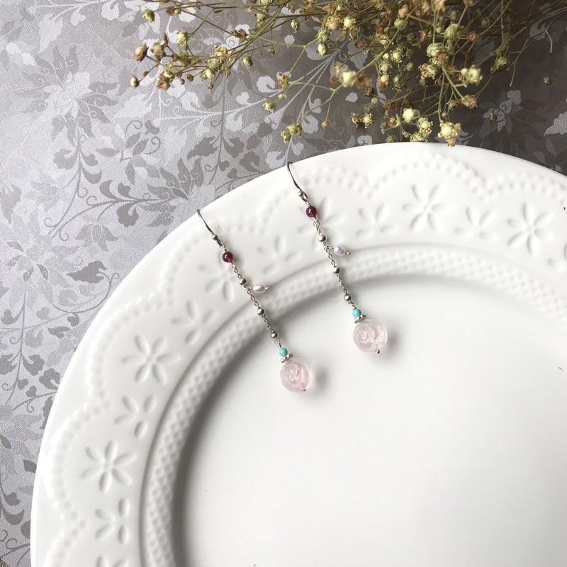 [zoeverglow]< 春天 >粉晶x綠松石x石榴石x淡水珍珠s925純銀耳環｜玫瑰花球-細節圖5