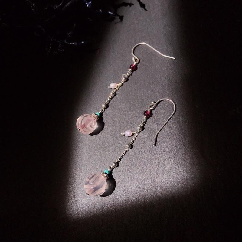 [zoeverglow]< 春天 >粉晶x綠松石x石榴石x淡水珍珠s925純銀耳環｜玫瑰花球-細節圖8