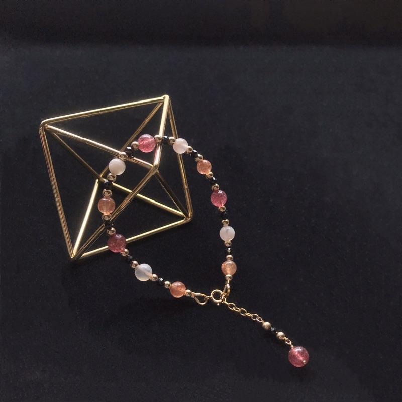 [zoeverglow] < 秘密 > 原創櫻花瑪瑙x草莓晶x金草莓黑尖晶石手鍊｜美國14kgf 鴿血紅草莓晶-細節圖9