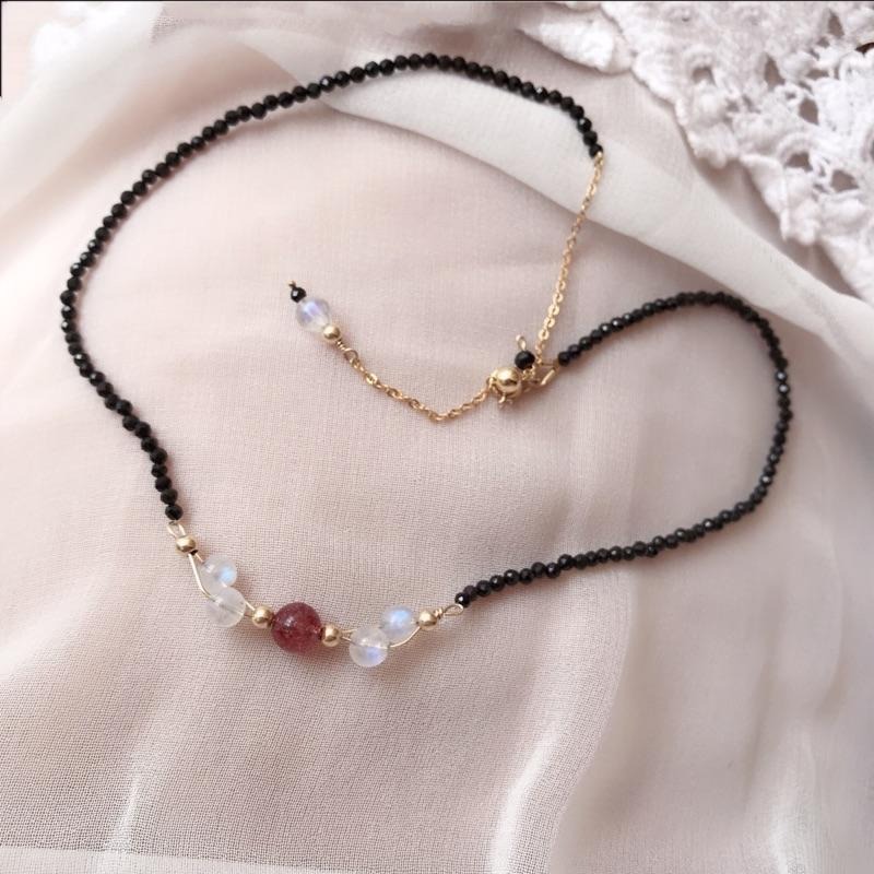 [zoeverglow]< 天使的羽翼 >藍月光石x草莓晶x黑尖晶石頸鍊|抽拉式調節-細節圖5